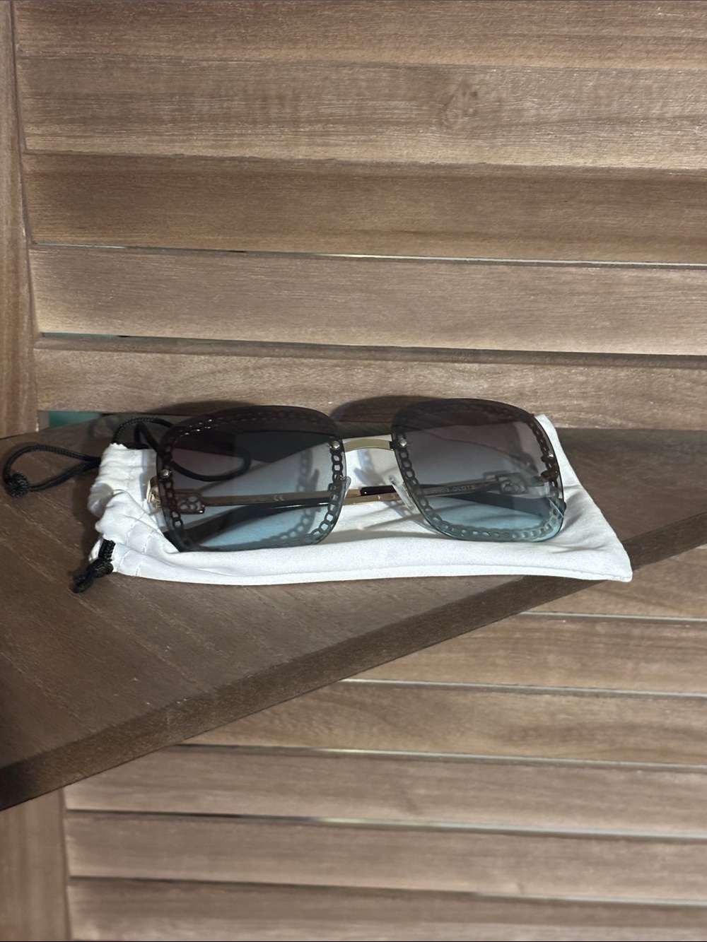 Jessica Simpson Square Sunglasses in Gray-Blue Gradient